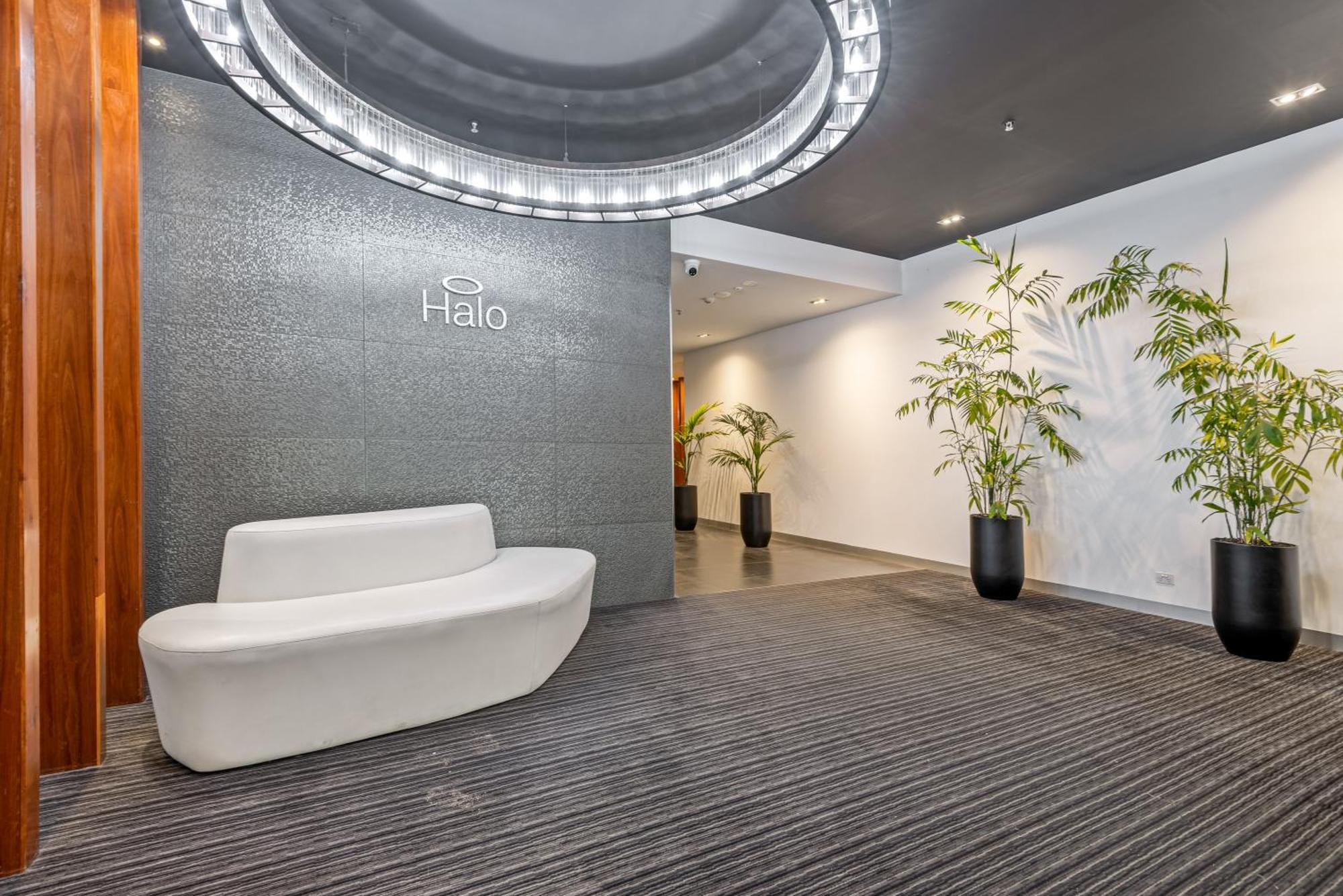 Complete Host Halo Apartments Мельбурн Экстерьер фото