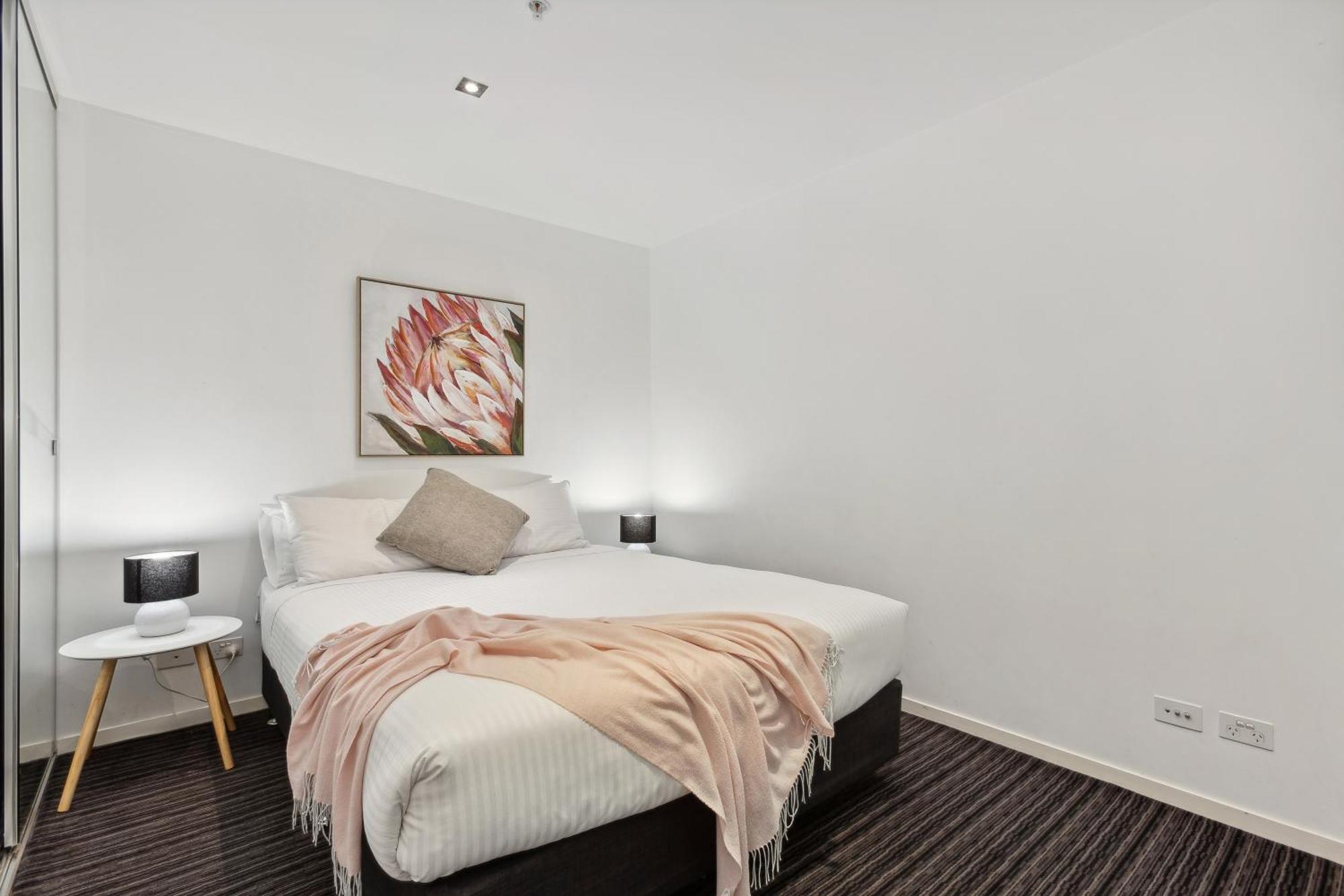 Complete Host Halo Apartments Мельбурн Номер фото