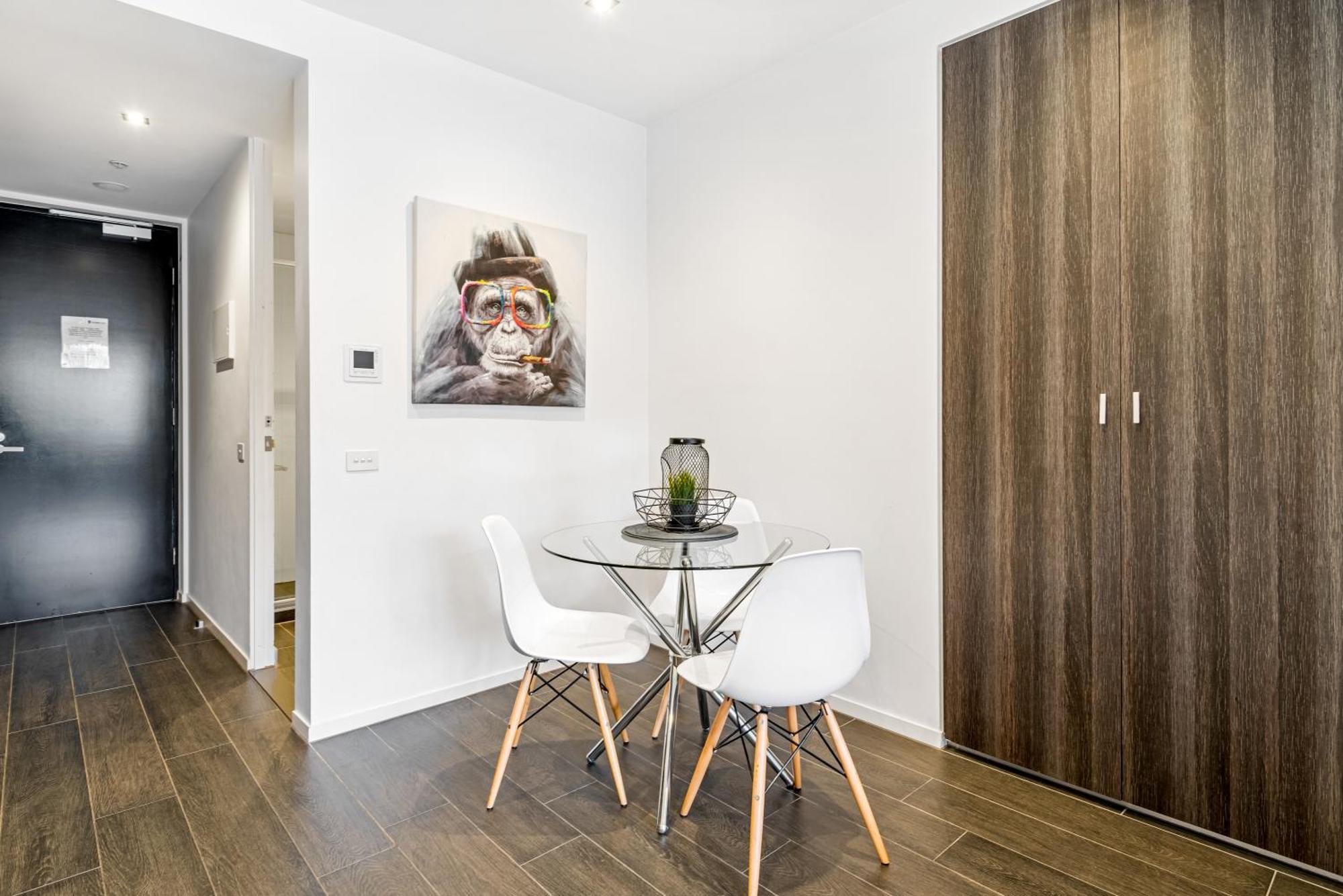 Complete Host Halo Apartments Мельбурн Номер фото