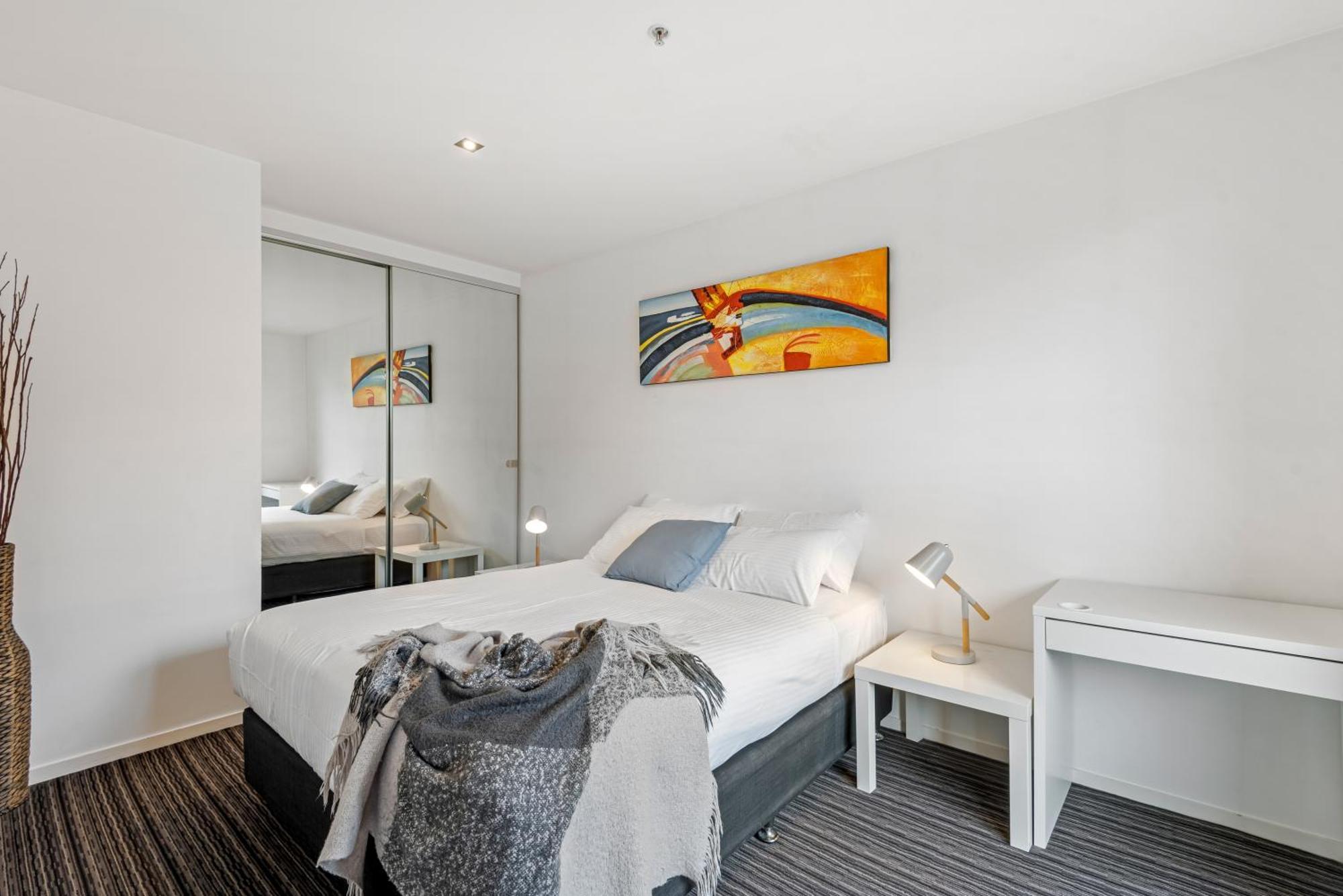 Complete Host Halo Apartments Мельбурн Номер фото